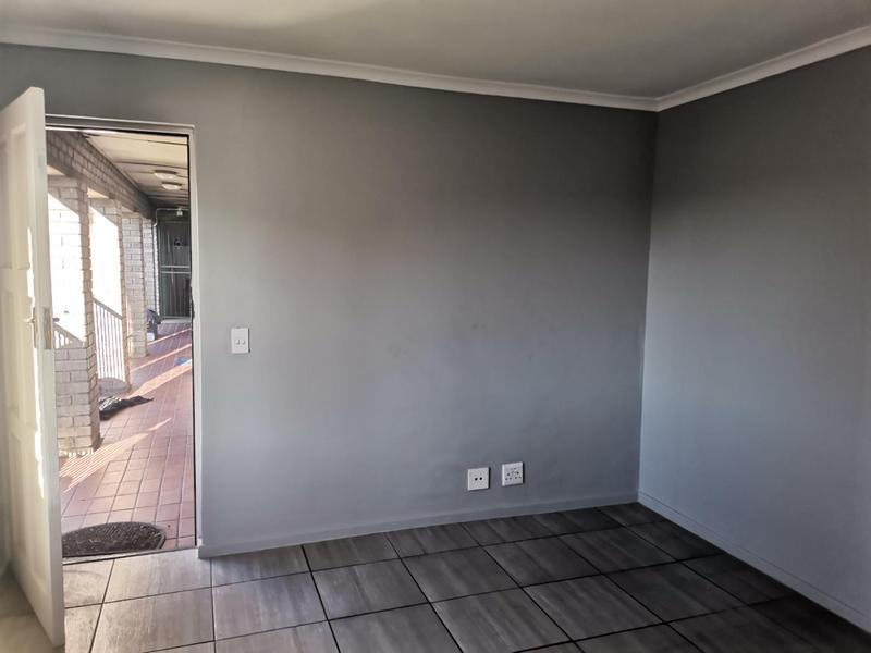 To Let 2 Bedroom Property for Rent in Paarl Western Cape